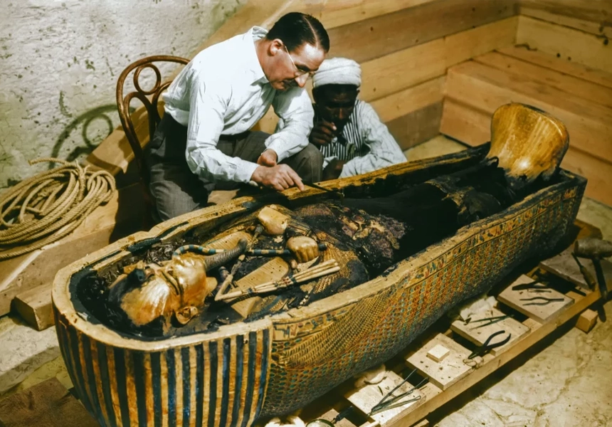 Egyptian King Tutankhamun’s coffin was discovered. English archeologist Howard Carter entered the tomb on November 22, where everything was fully intact, untouched for over 3,000 years.