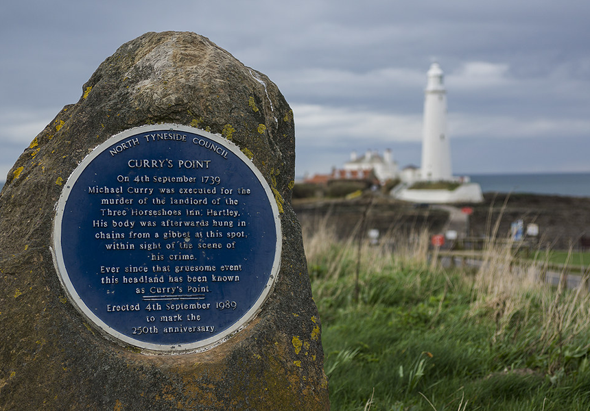 At Curry's Point in Whitley Bay (Tyne and Wear), Michael Curry was executed for the murder of the landlord at the Three Horseshoes Inn, Hartley. His body was afterwards hung in chains from a gibbit at this spot within sight of the scene of his crime.