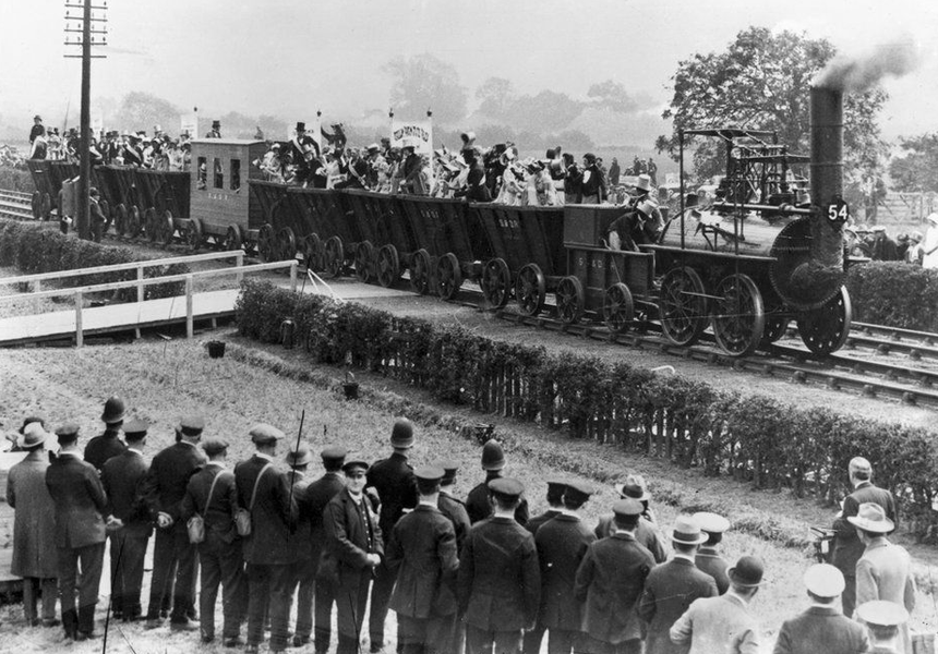 The world’s first public railway service began with the opening of the Stockton and Darlington Railway. Built by George Stephenson, the track was 27 miles long, and the steam locomotive pulled 32 passenger wagons at ten miles per hour.