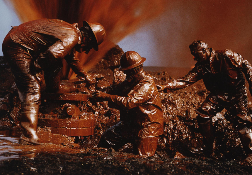 The last of the Kuwaiti oil fires set by retreating Iraqi troops was extinguished on November 6, 1991, marking the end of the disaster which had been battled by an international team of firefighters for months.